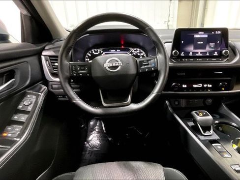 Used 2025 Nissan Rogue SV FWD image 5