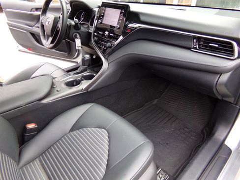 Used 2022 Toyota Camry SE FWD image 23