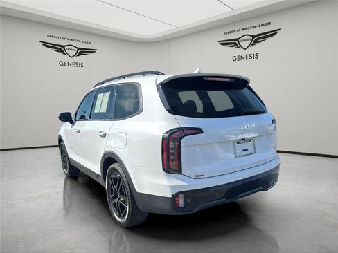 Used 2024 Kia Telluride AWD image 3