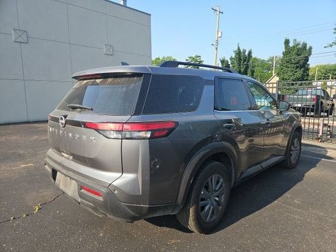 Used 2025 Nissan Pathfinder SV FWD image 2