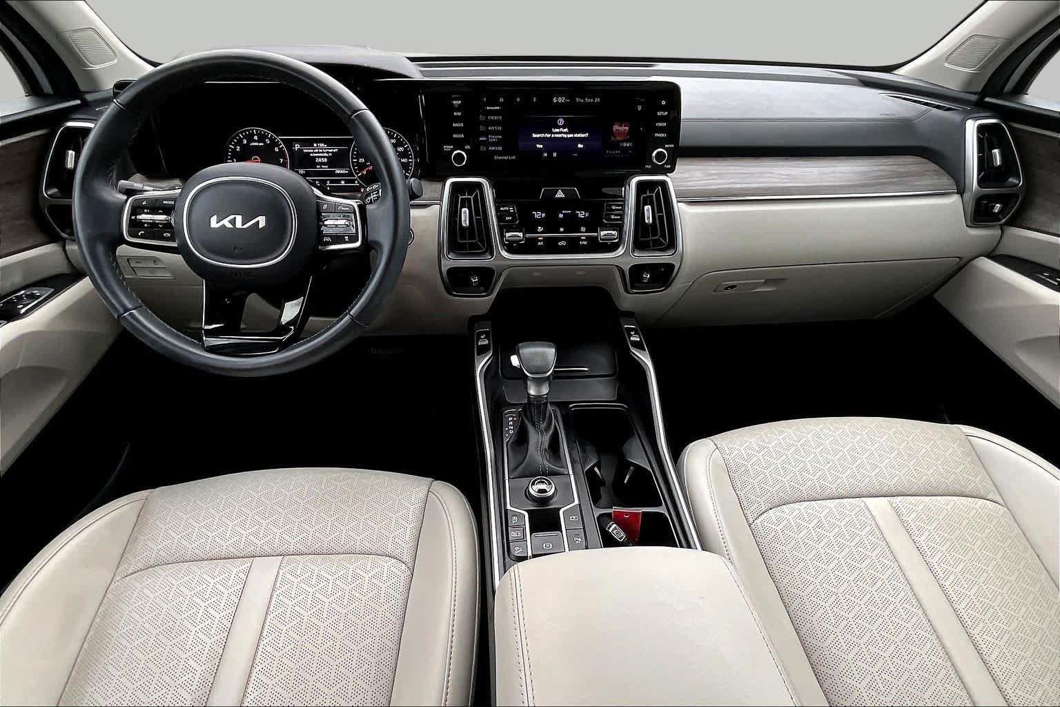 Used 2023 Kia Sorento EX w/ Panoramic Sunroof Package FWD image 16