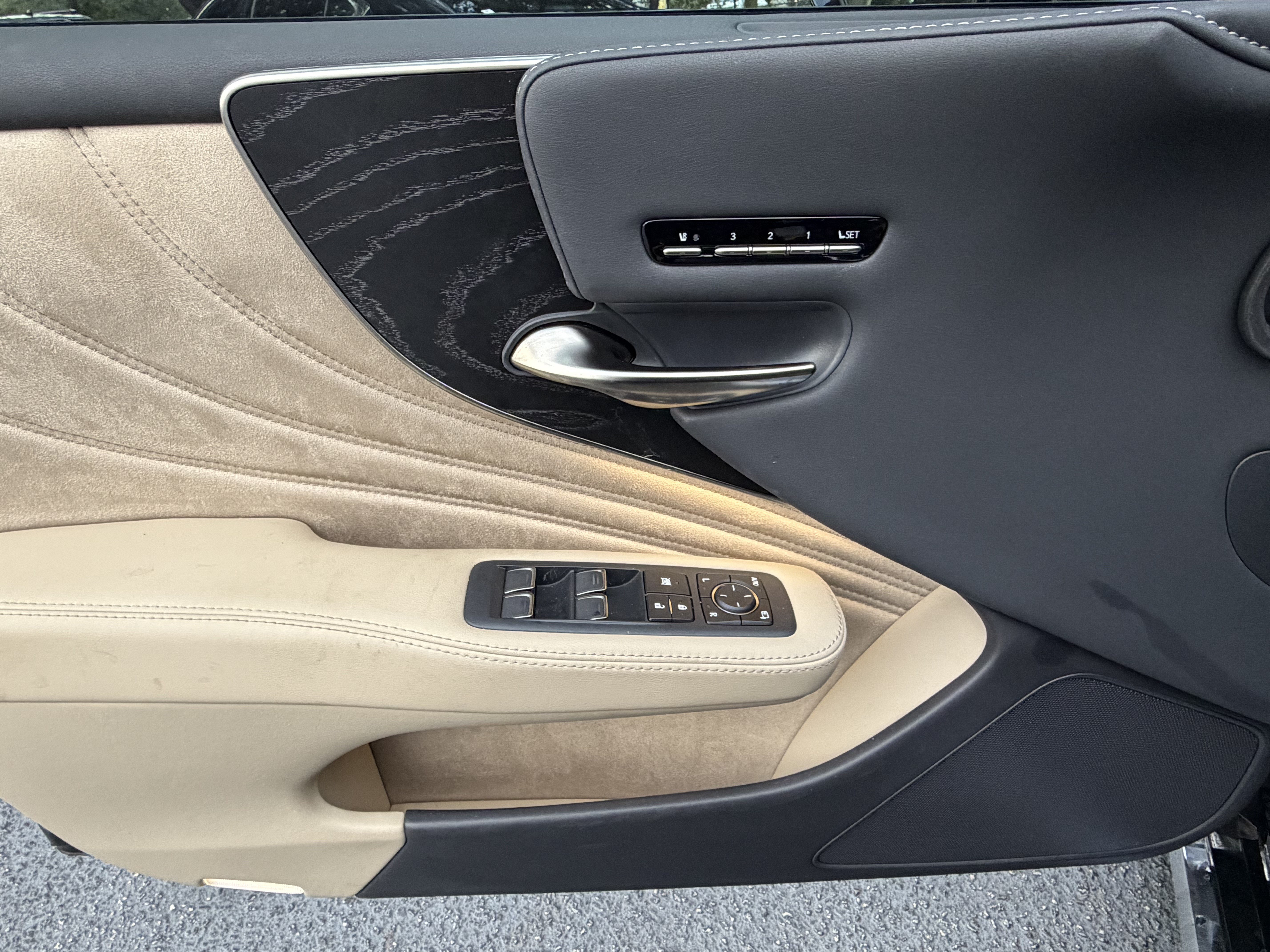 Used 2025 Lexus LS 500 RWD image 13