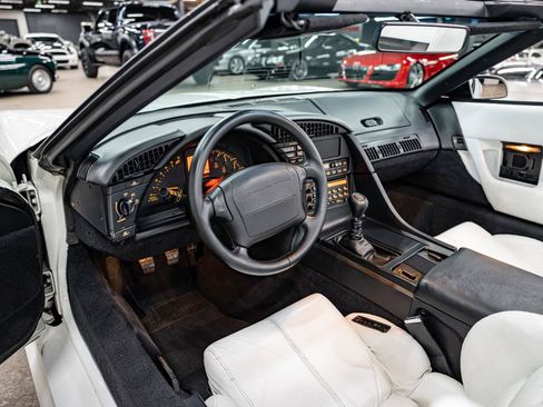Used 1992 Chevrolet Corvette Convertible RWD image 7
