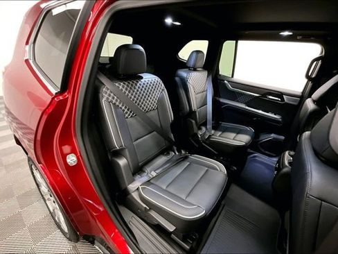 Used 2025 GMC Acadia Denali w/ Super Cruise Package image 24