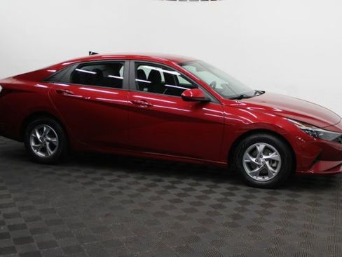 Used 2021 Hyundai Elantra SE w/ Cargo Package image 3