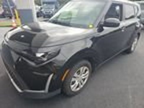 Used 2023 Kia Soul LX FWD image 1