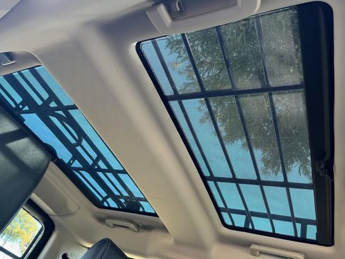 Used 2015 Land Rover LR4 HSE image 33