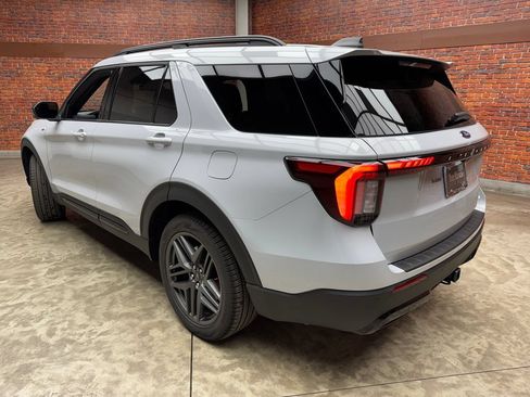 New 2026 Ford Explorer ST-Line w/ ST-Line Street Pack AWD/4WD image 2