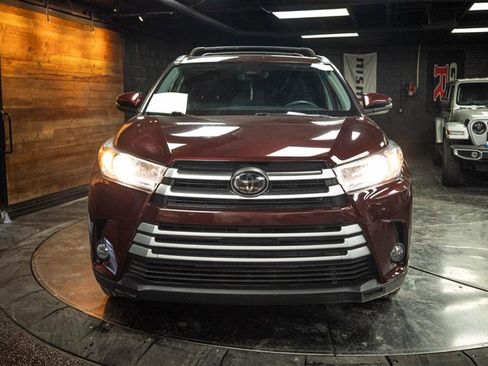 Used 2019 Toyota Highlander XLE FWD image 4