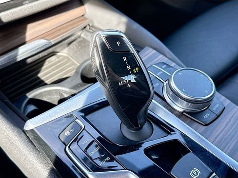 Used 2018 BMW 530e xDrive image 31