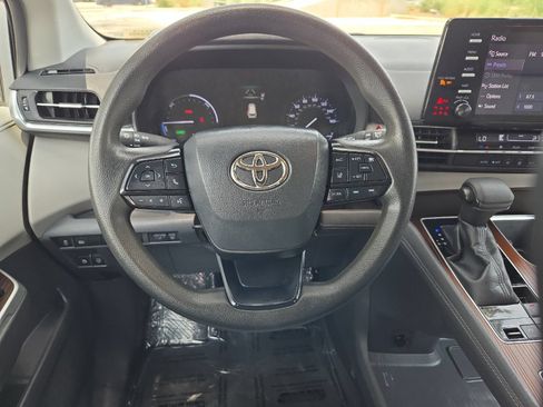 Used 2022 Toyota Sienna LE FWD image 13
