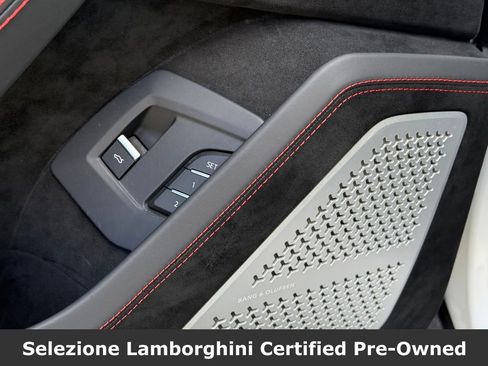 Used 2024 Lamborghini Urus Performante AWD/4WD image 25
