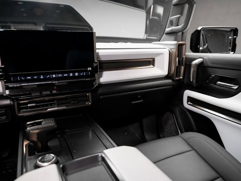 Used 2024 GMC Hummer EV 2X image 38