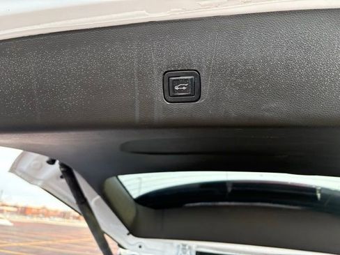 Used 2021 Chevrolet Traverse RS image 37