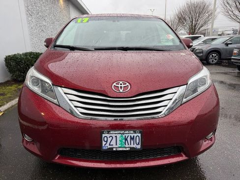 Used 2017 Toyota Sienna Limited Premium image 5