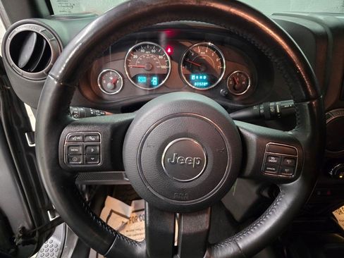 Used 2018 Jeep Wrangler Unlimited Sport w/ Connectivity Group AWD/4WD image 17