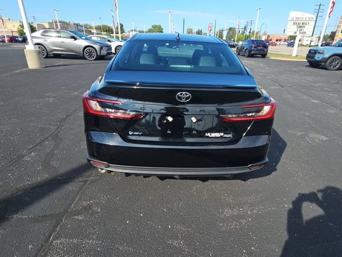 Used 2026 Toyota Camry SE FWD image 4