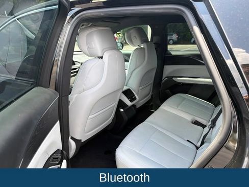 Used 2024 Cadillac Lyriq Luxury AWD/4WD image 6