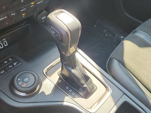Used 2022 Ford Ranger Lariat w/ Tremor Off-Road Package AWD/4WD image 13