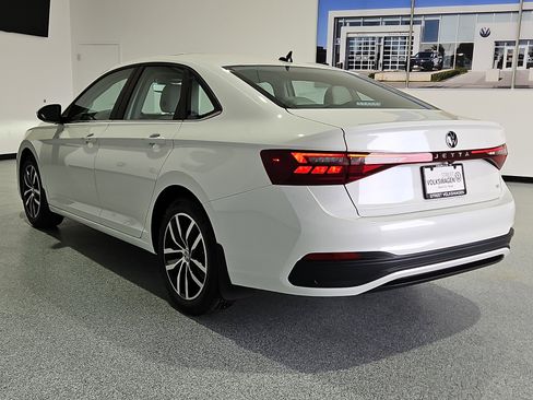 New 2026 Volkswagen Jetta SE FWD image 4