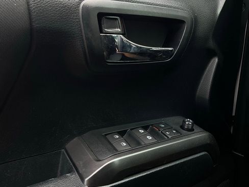 Used 2019 Toyota Tacoma TRD Sport w/ Technology Package image 20