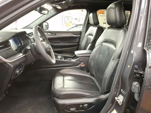 Used 2024 Jeep Grand Cherokee Limited 4xe image 9