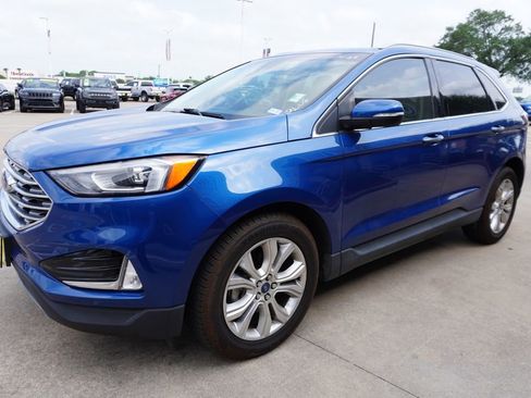 Certified 2020 Ford Edge Titanium FWD image 3