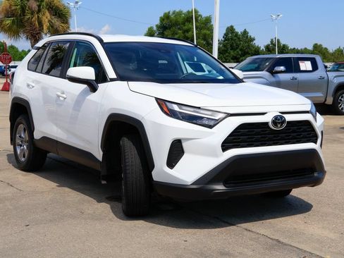 Used 2025 Toyota RAV4 XLE FWD image 24