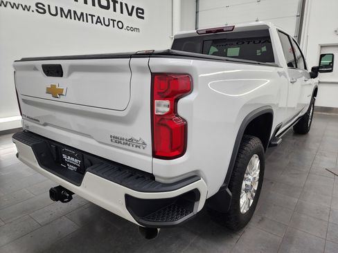 Used 2022 Chevrolet Silverado 2500 High Country w/ Safety Package II image 4