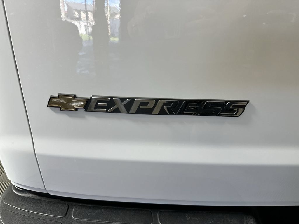 Used 2026 Chevrolet Express 2500 w/ Communications Package RWD image 30