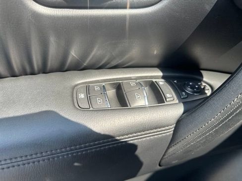 Used 2022 Nissan Armada SV w/ SV Appearance Package RWD image 13