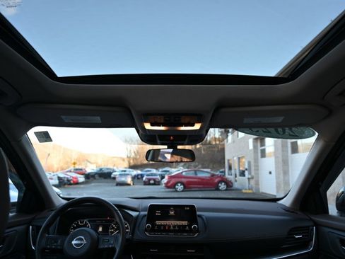 Used 2023 Nissan Rogue SV w/ SV Premium B Package image 16