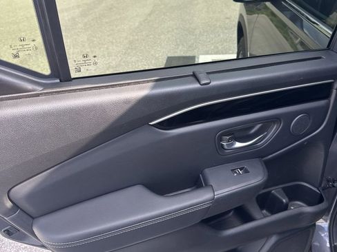 Certified 2025 Honda Pilot EX-L image 17