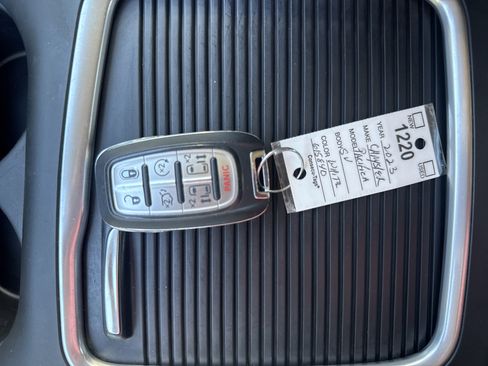 Used 2023 Chrysler Pacifica Touring-L FWD image 22