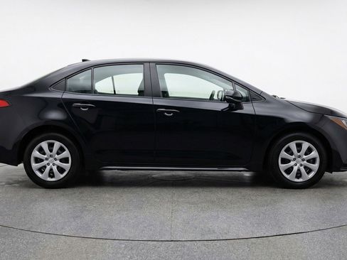 Used 2025 Toyota Corolla LE image 11