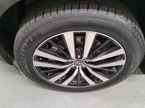 Used 2024 Nissan Pathfinder Platinum image 34