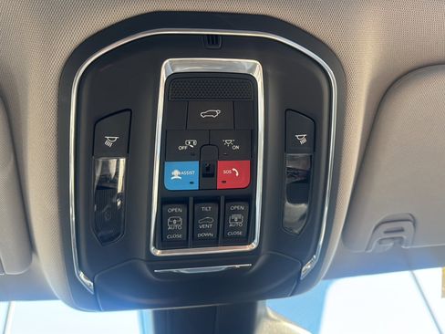 Used 2023 Jeep Wagoneer Series III w/ Premium Group I image 48