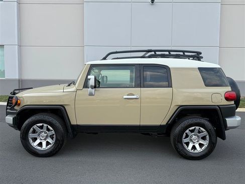 Used 2014 Toyota FJ Cruiser 4WD w/ Convenience Package image 6