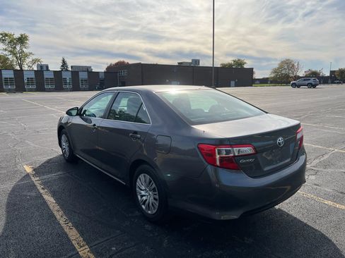 Used 2014 Toyota Camry LE image 9