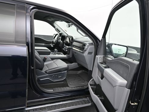 Used 2021 Ford F150 Lariat w/ Tow Technology Package image 13