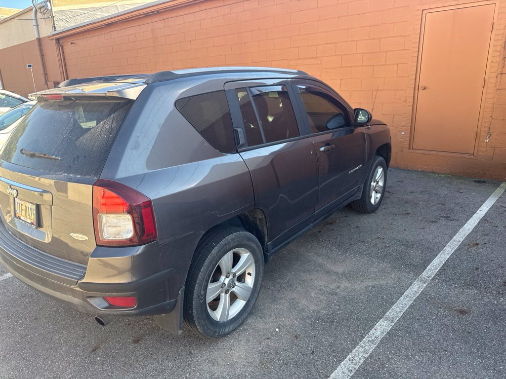 Used 2016 Jeep Compass Latitude AWD/4WD image 4