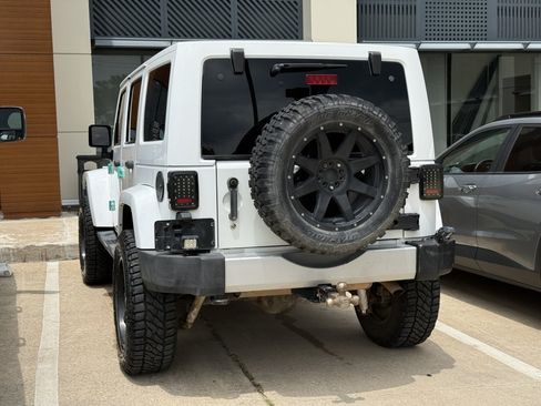 Used 2013 Jeep Wrangler Unlimited Sahara w/ Connectivity Group AWD/4WD image 4