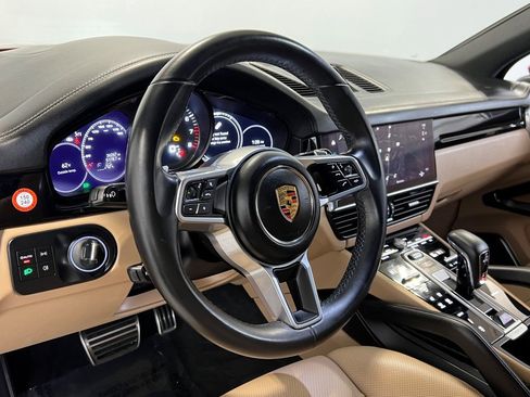 Used 2022 Porsche Cayenne S image 26