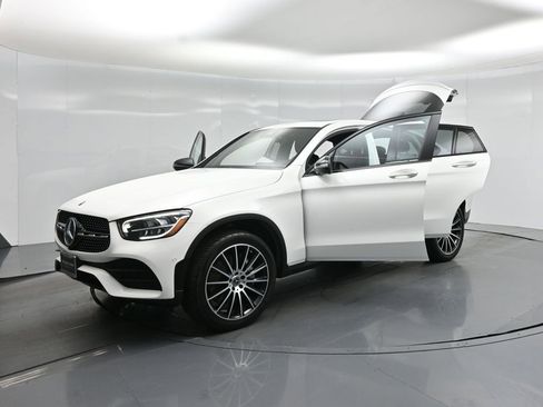 Used 2023 Mercedes-Benz GLC 300 4MATIC Coupe image 29