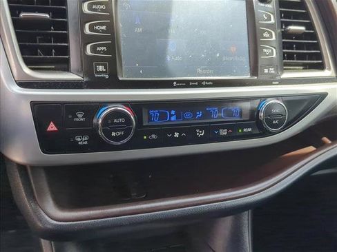 Used 2019 Toyota Highlander Limited FWD image 20