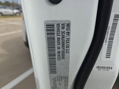 Used 2023 Jeep Compass Latitude image 34