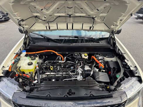 Used 2025 Ford Maverick Lariat w/ Black Appearance Package image 18