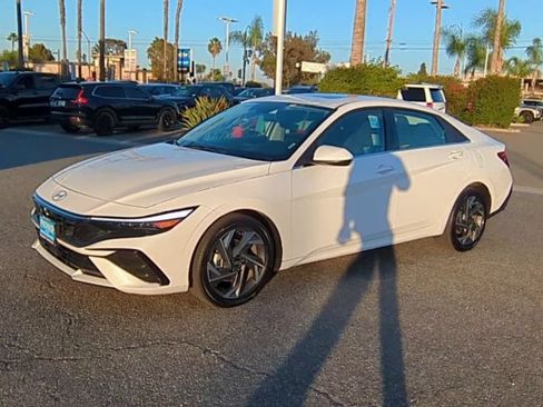 Used 2025 Hyundai Elantra SEL FWD image 4