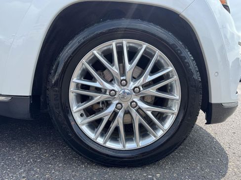 Used 2017 Jeep Grand Cherokee Summit AWD/4WD image 9