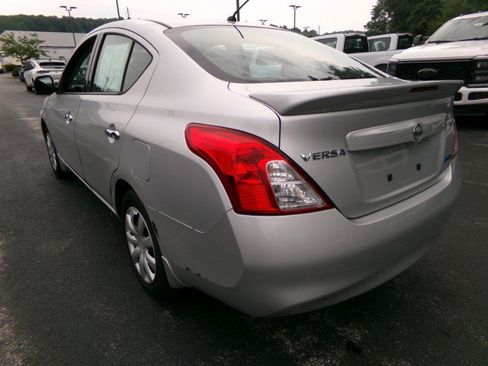 Used 2014 Nissan Versa SV FWD image 7